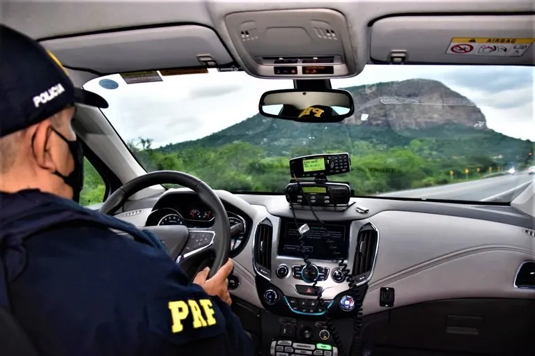 Gol com queixa de furto é localizado pela PRF na Chapada Diamantina