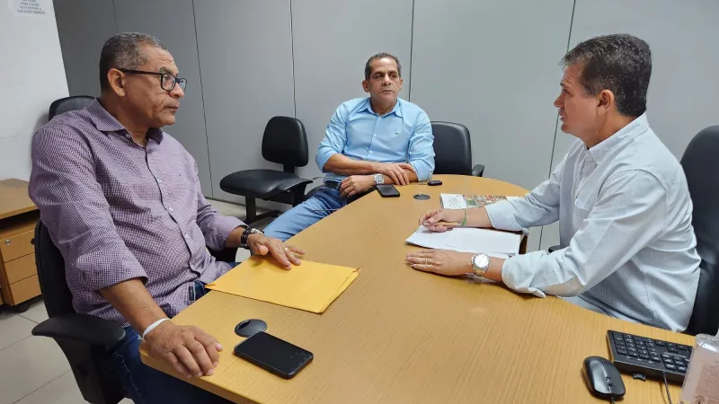 Prefeito Ivan Almeida se reúne com o Deputado Estadual Eduardo Salles e anuncia construção do Estádio Municipal