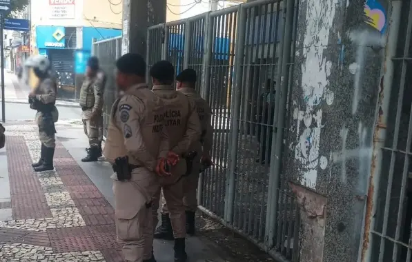 Bandidos roubam armas de vigilantes em agência da Caixa no centro de Salvador