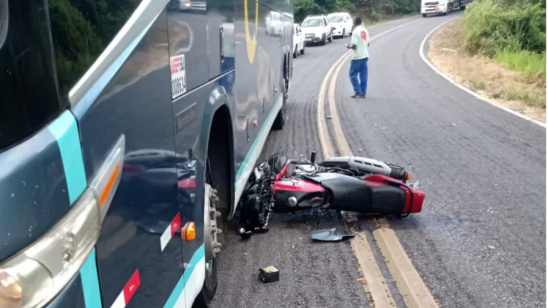 Acidente entre moto e ônibus na BA-046, BA que liga Ruy Barbosa a Itaberaba deixa vítima fatal