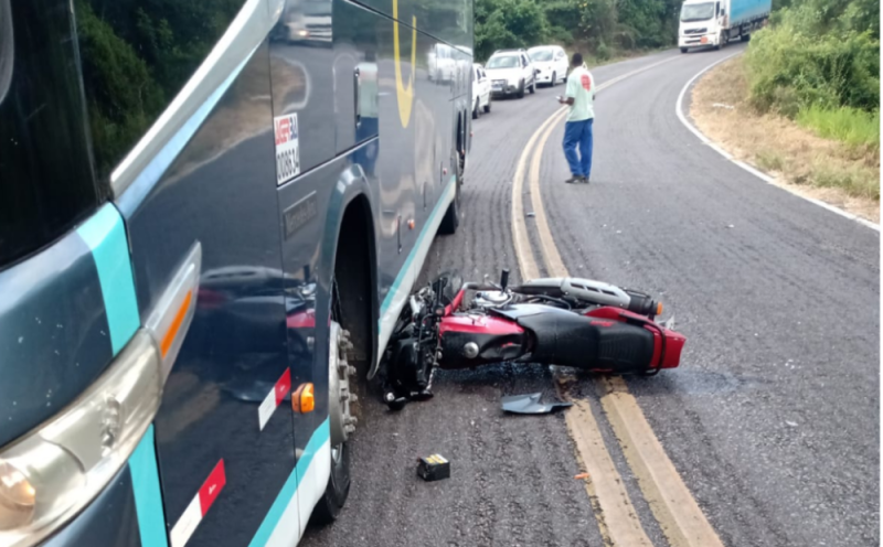 Acidente entre moto e ônibus na BA-046, BA que liga Ruy Barbosa a Itaberaba deixa vítima fatal