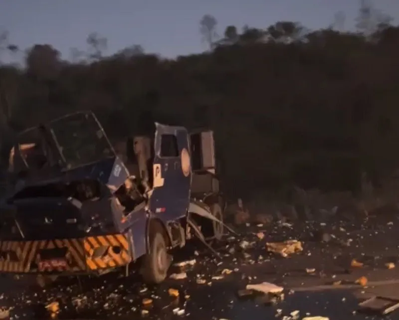 Quadrilha explode carro-forte na BR-101, região da Pedra do Cavalo