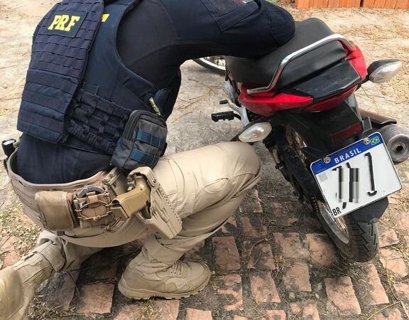 Motocicleta roubada é recuperada pela PRF em Seabra