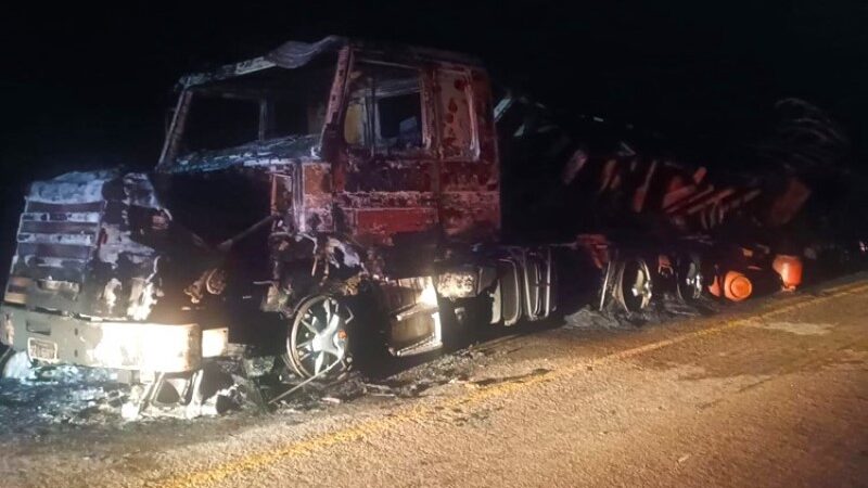 Carreta de gás pega fogo na Chapada Diamantina