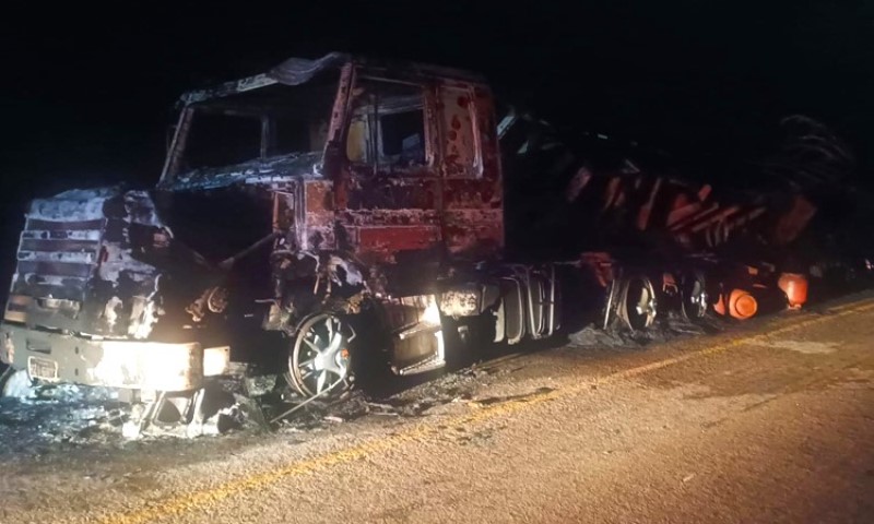 Carreta de gás pega fogo na Chapada Diamantina