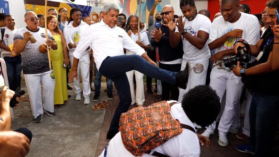 Jerônimo regulamenta lei de salvaguarda da capoeira e dá início à programação do Novembro Negro na Bahia