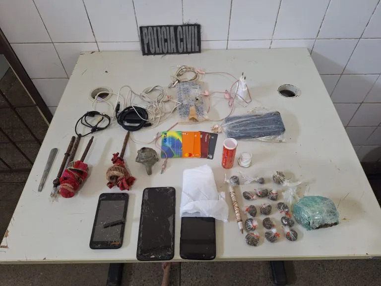 Polícia Civil apreende drogas, celulares e objetos ilícitos em carceragem de Itaberaba